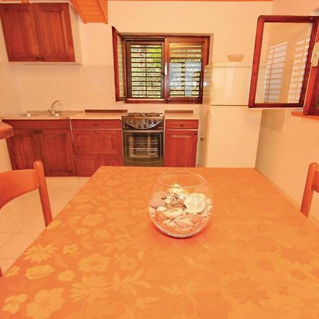 Gorgeous Apartment In Prigradica With Kitchen Luaran gambar