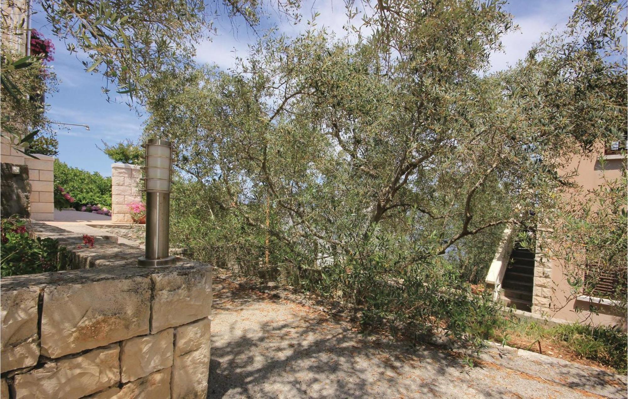 Gorgeous Apartment In Prigradica With Kitchen Luaran gambar