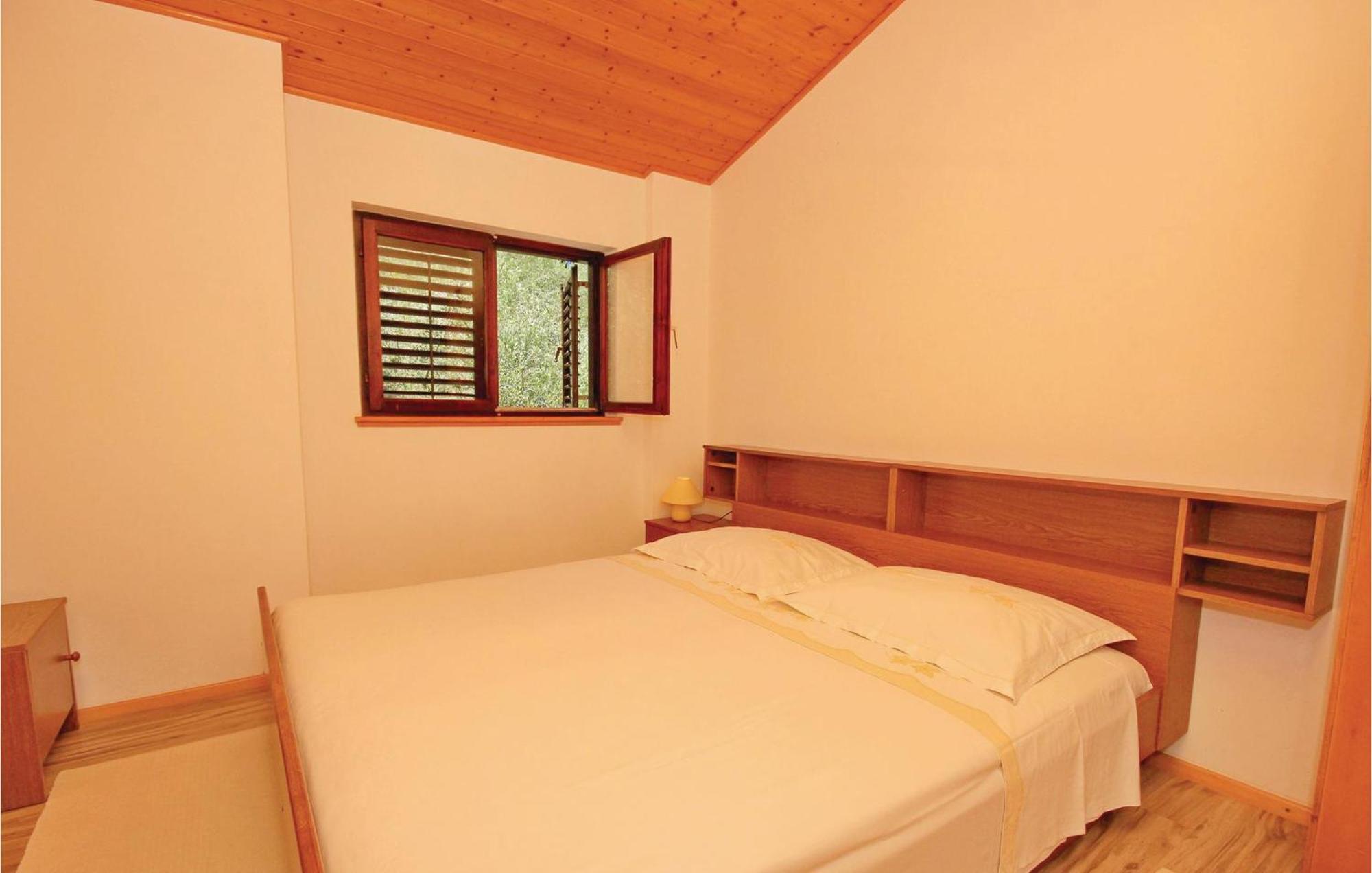 Gorgeous Apartment In Prigradica With Kitchen Luaran gambar