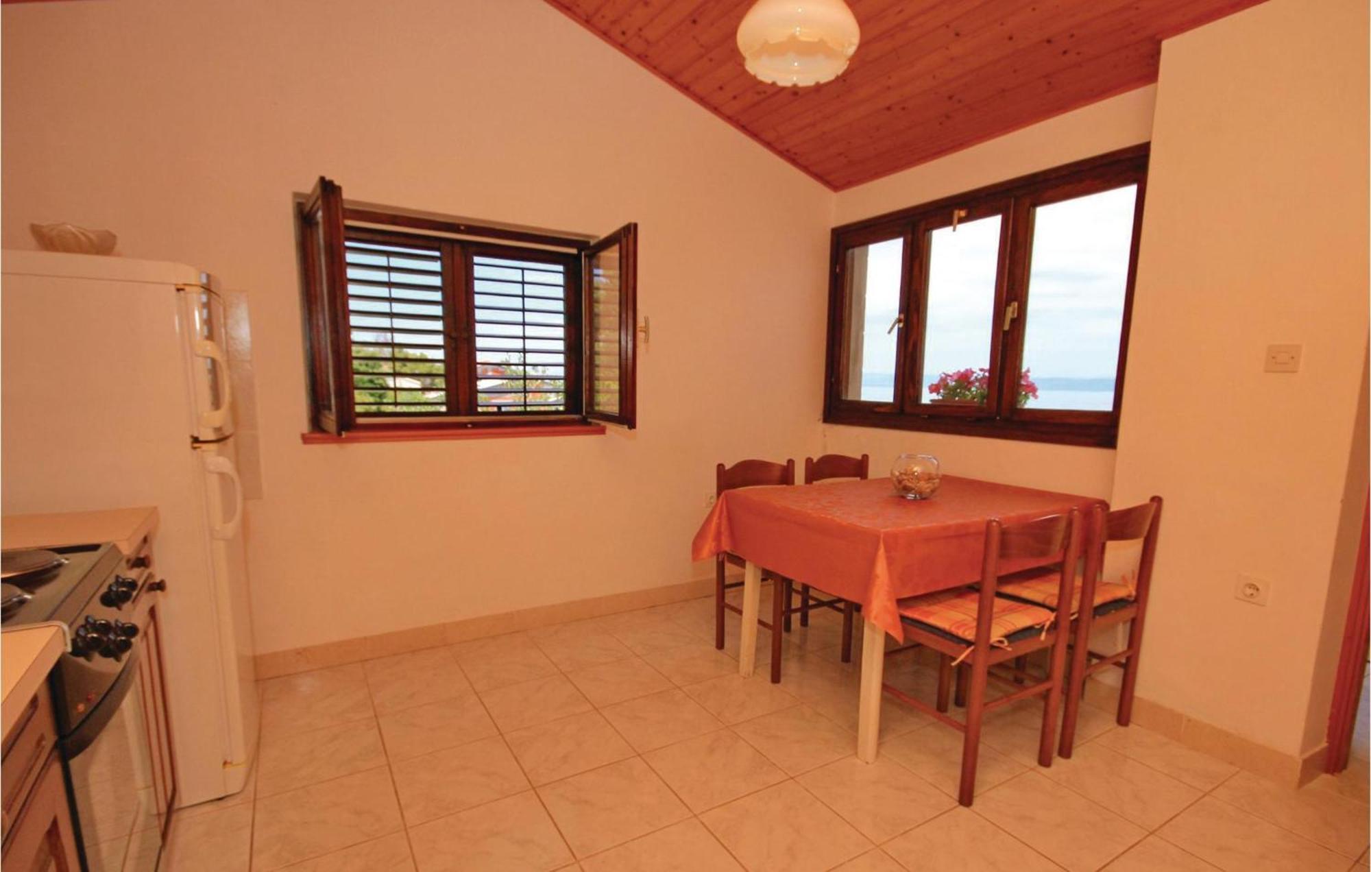 Gorgeous Apartment In Prigradica With Kitchen Luaran gambar