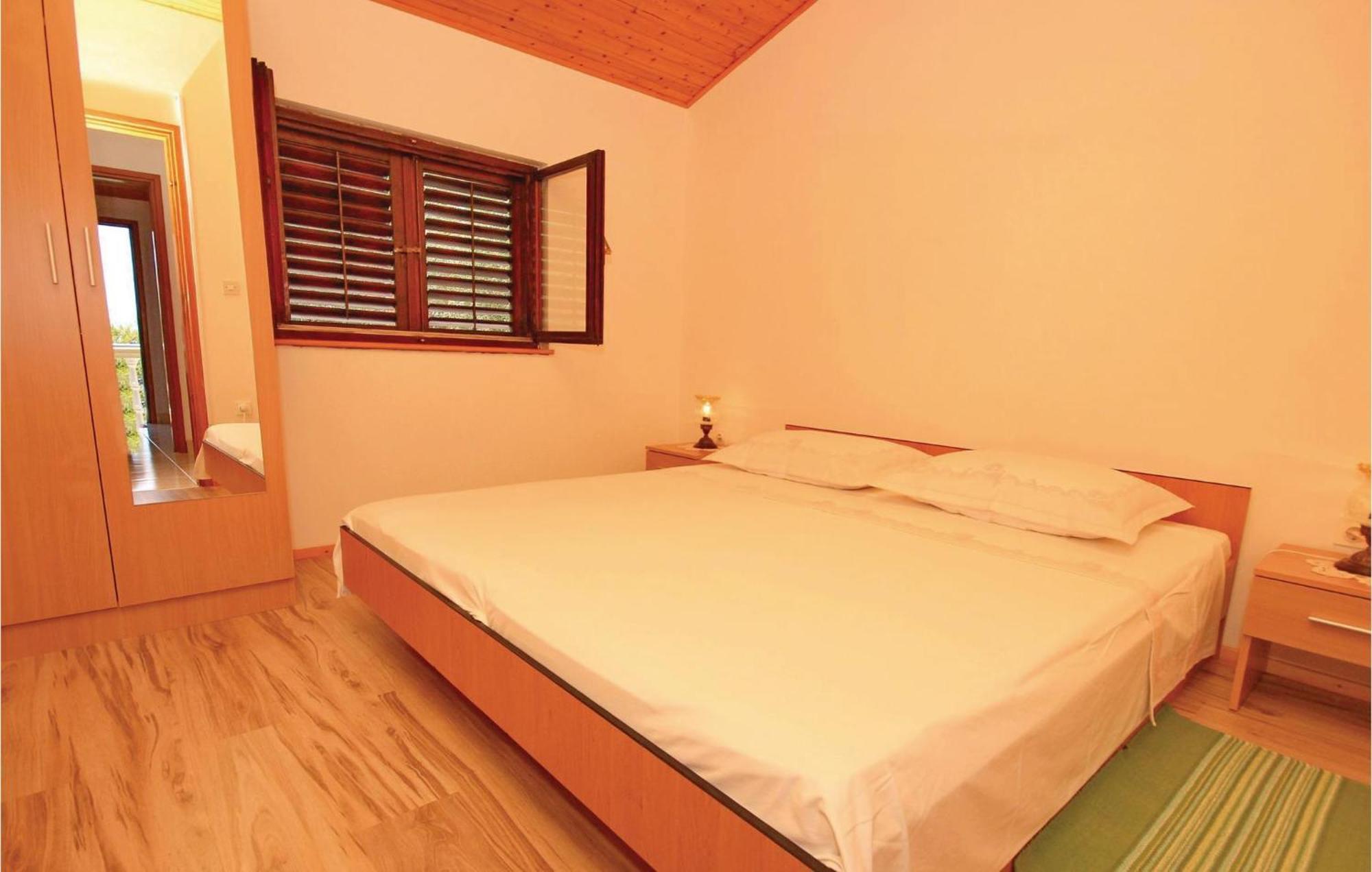 Gorgeous Apartment In Prigradica With Kitchen Luaran gambar