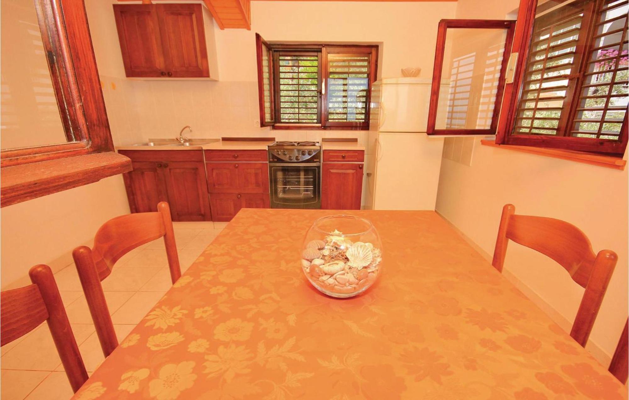 Gorgeous Apartment In Prigradica With Kitchen Luaran gambar