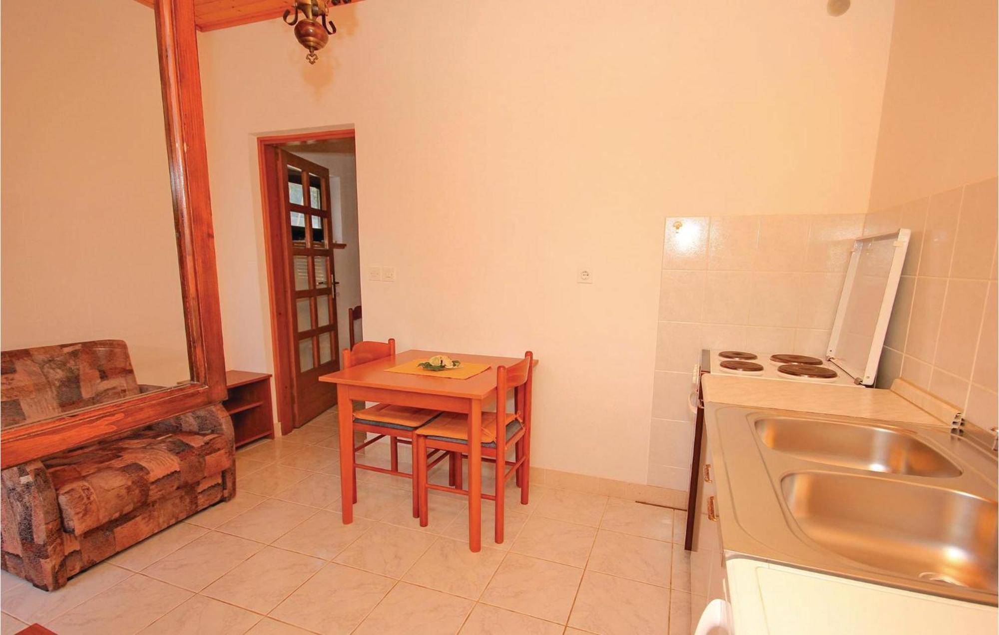 Gorgeous Apartment In Prigradica With Kitchen Luaran gambar